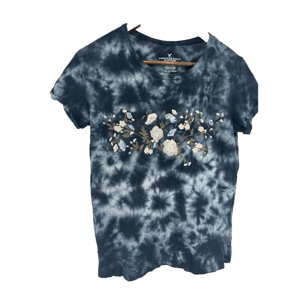 AMERICAN EAGLE Blue Tie Dye embroidered floral print t-shirt‎ cottagecore grunge